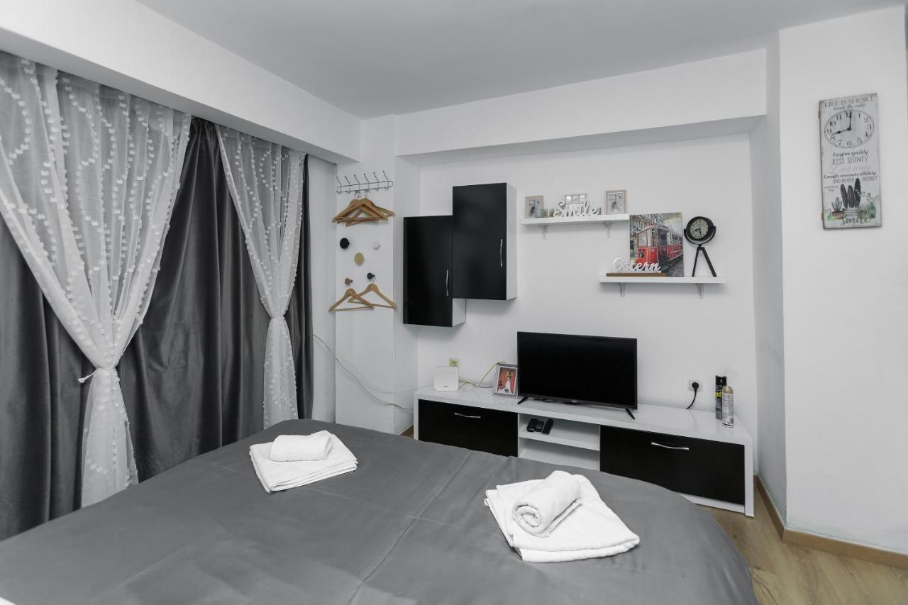 11 Steps' Lovely Studio In The Center Apartment Tiranë Luaran gambar