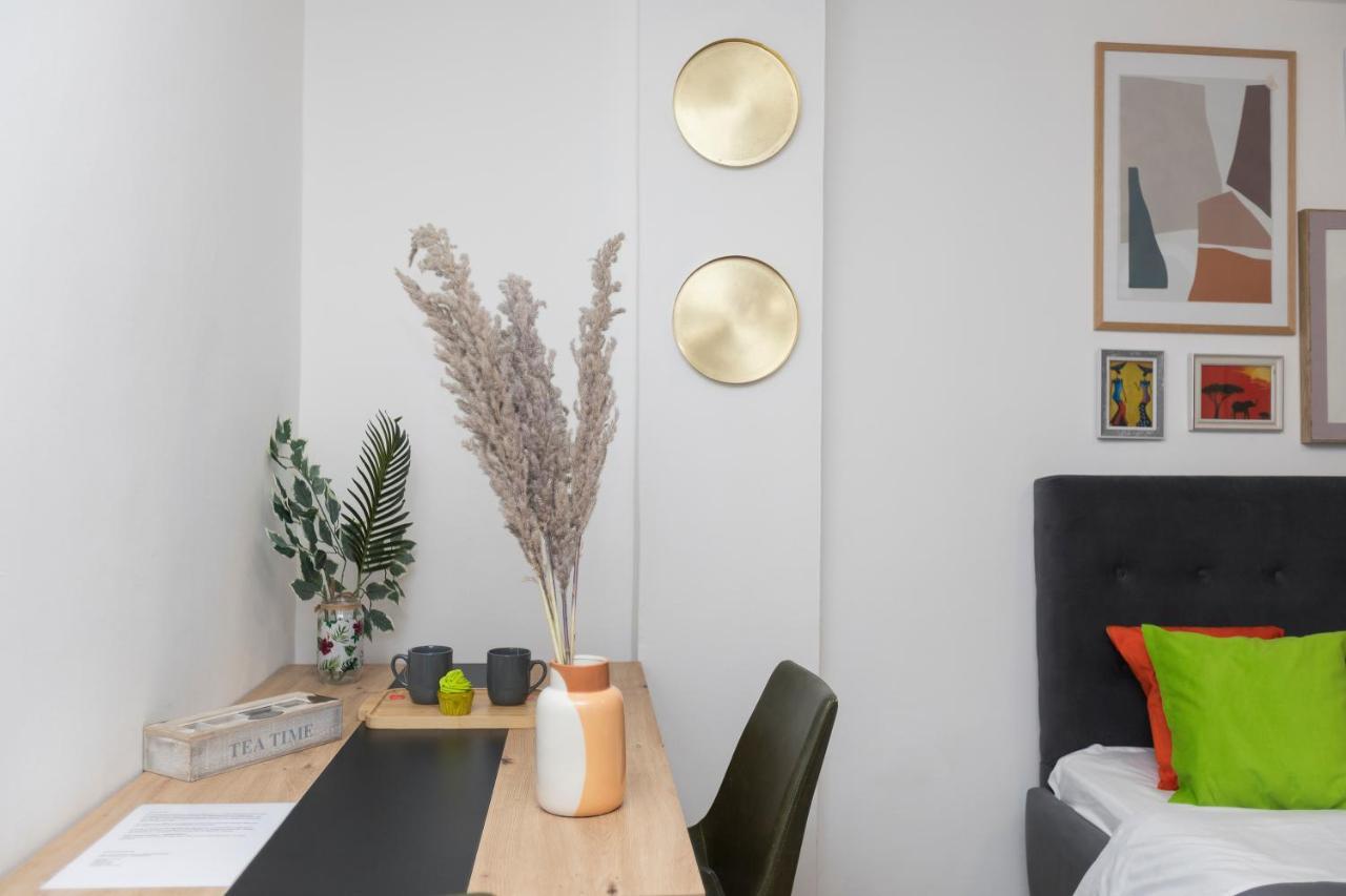 11 Steps' Lovely Studio In The Center Tiranë Luaran gambar