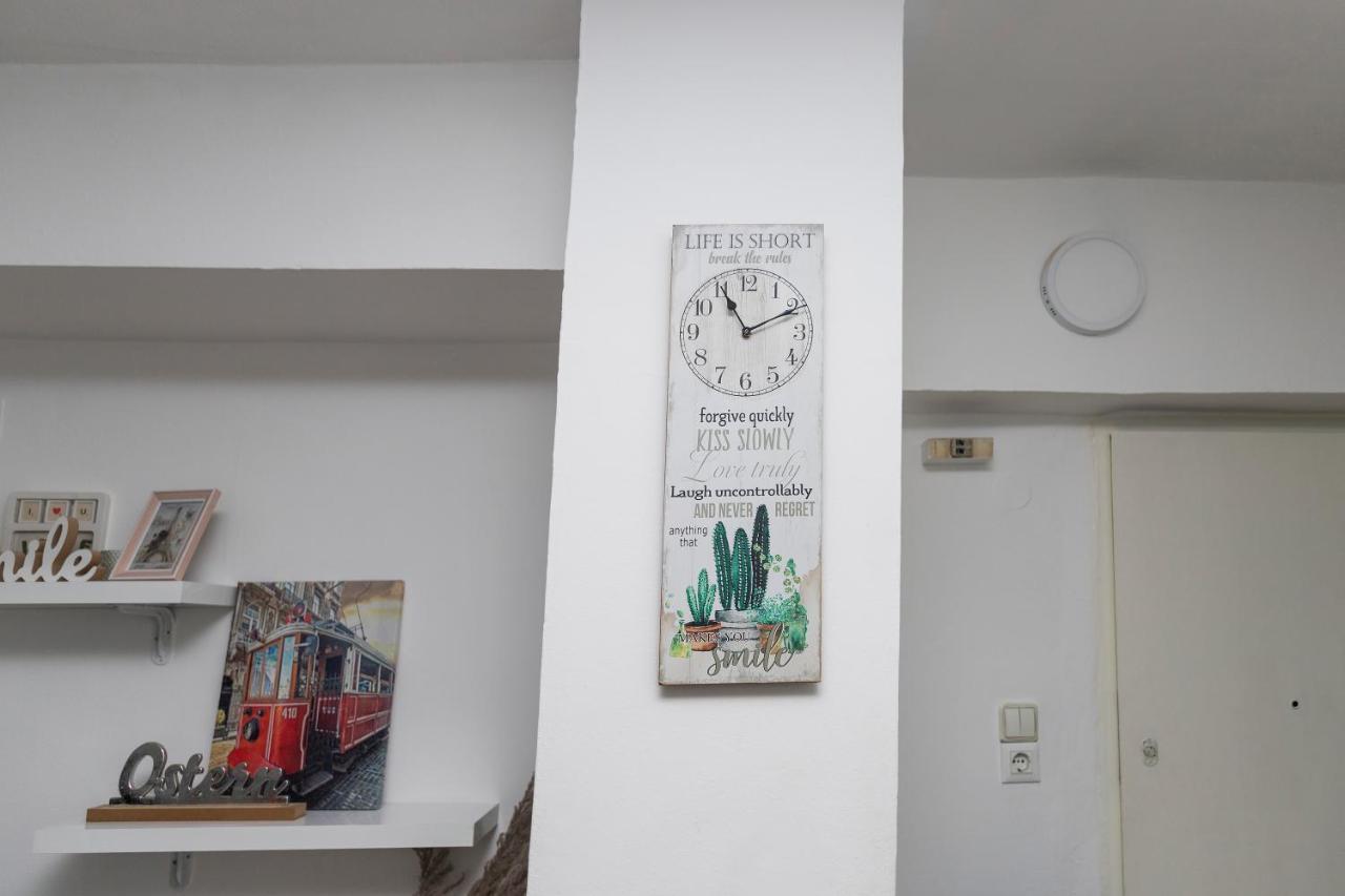 11 Steps' Lovely Studio In The Center Tiranë Luaran gambar